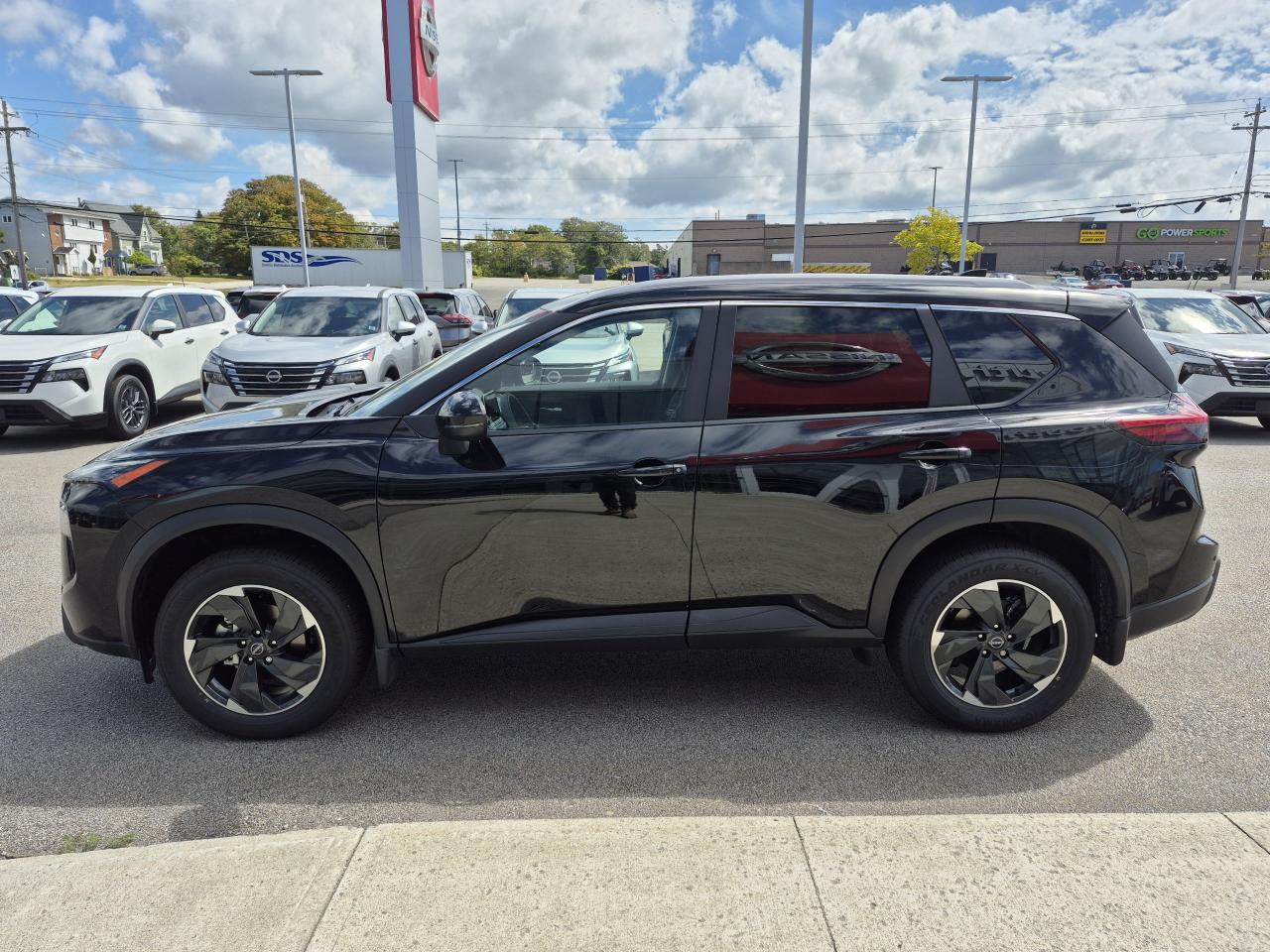 2025 Nissan Rogue SV MOONROOF Photo3