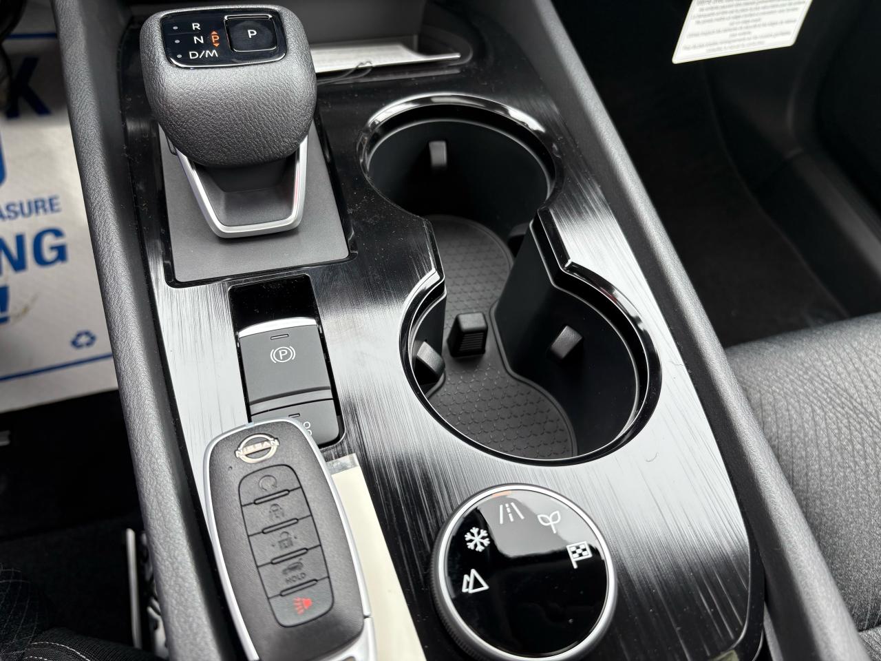 2025 Nissan Rogue SV MOONROOF Photo15