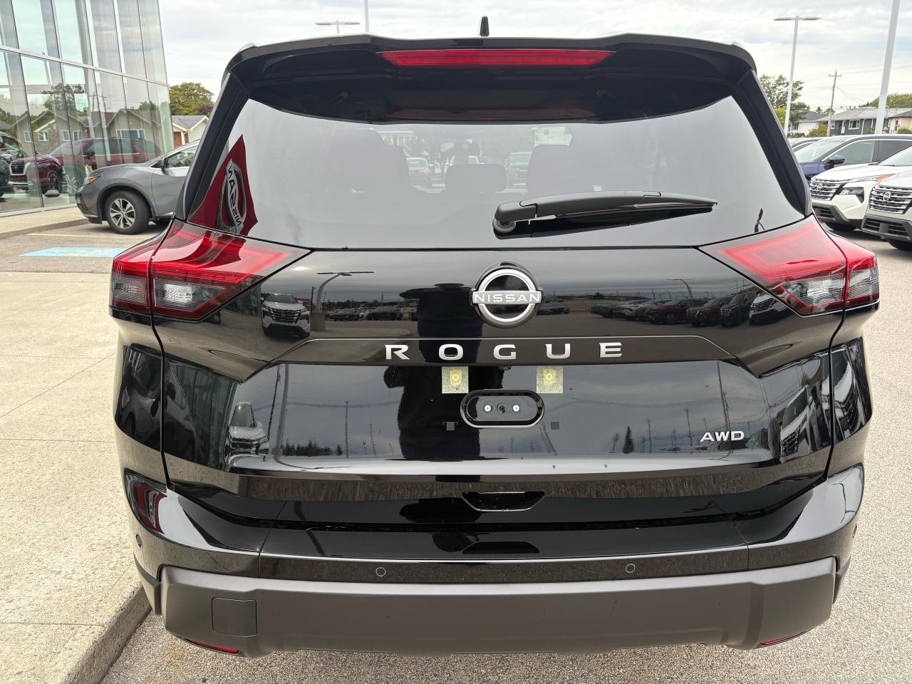 2025 Nissan Rogue SV MOONROOF Photo4