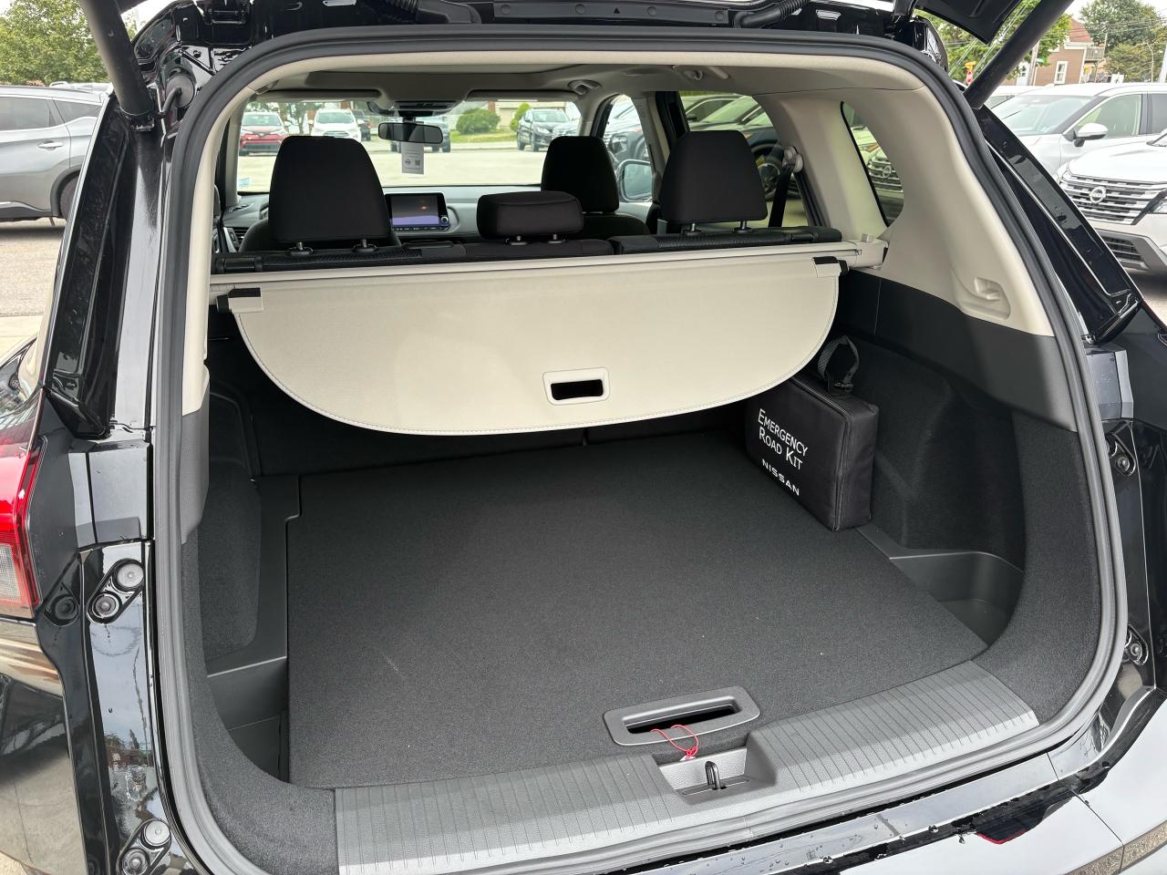 2025 Nissan Rogue SV MOONROOF Photo6