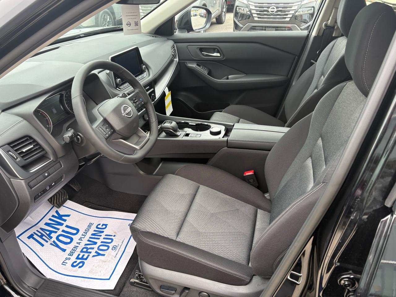 2025 Nissan Rogue SV MOONROOF Photo29