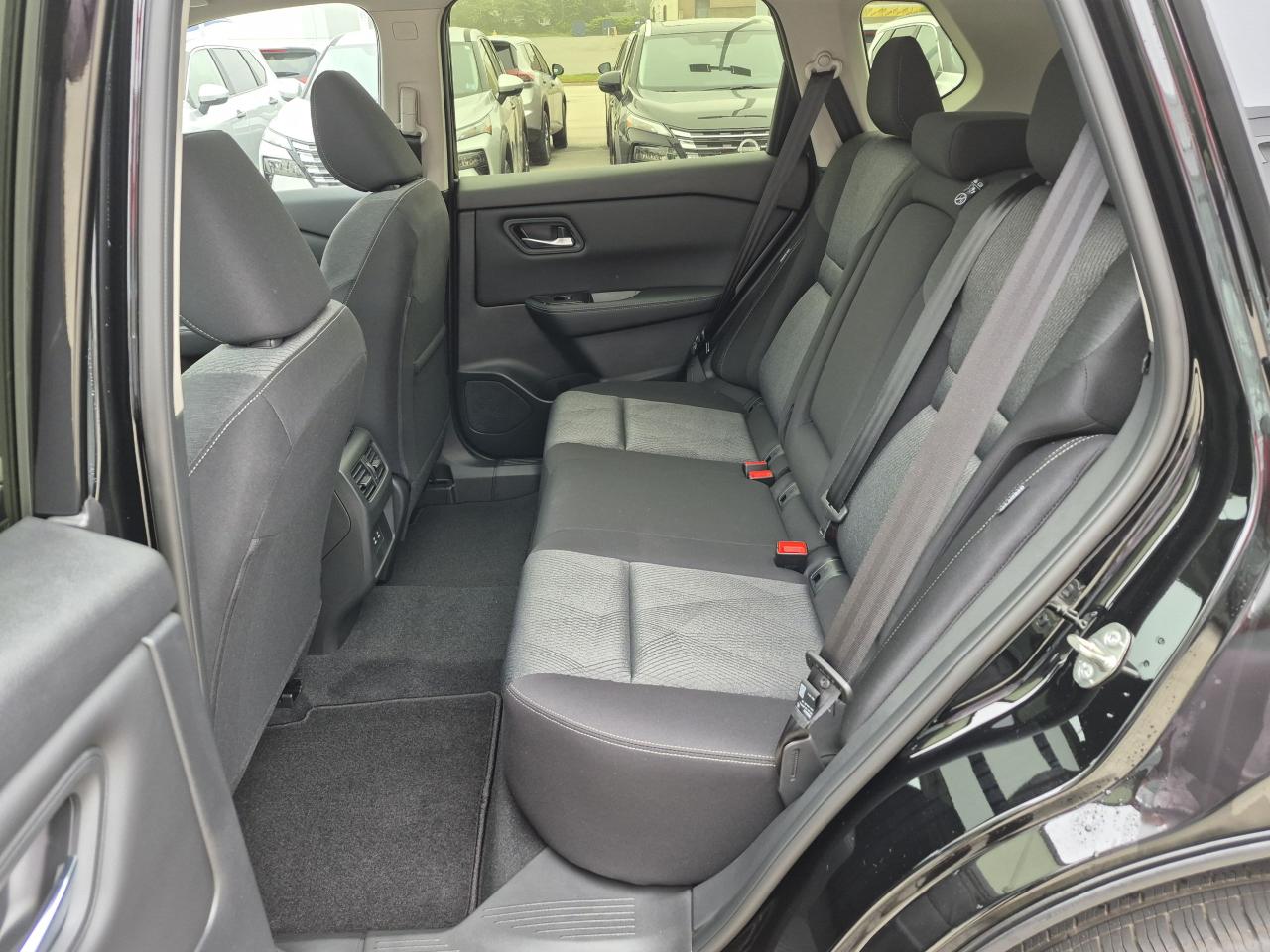 2025 Nissan Rogue SV MOONROOF Photo13