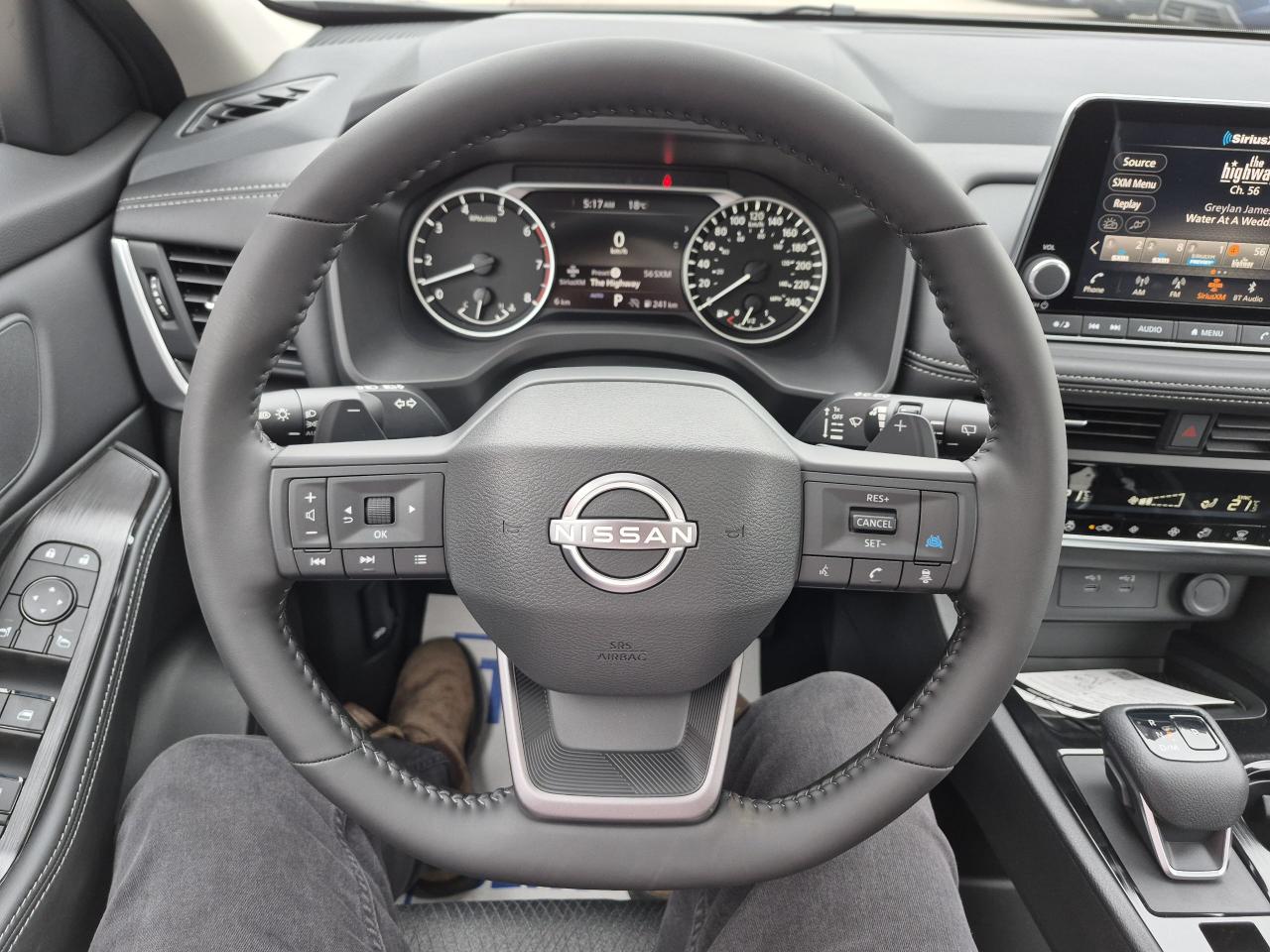 2025 Nissan Rogue SV MOONROOF Photo7