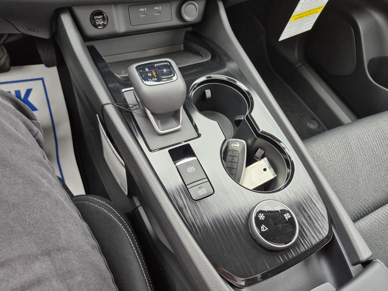 2025 Nissan Rogue SV MOONROOF Photo27