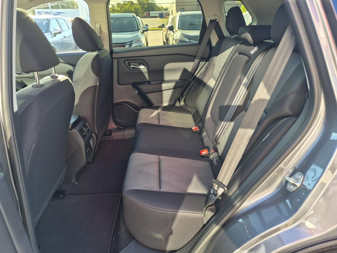 2025 Nissan Rogue SV MOONROOF Photo30