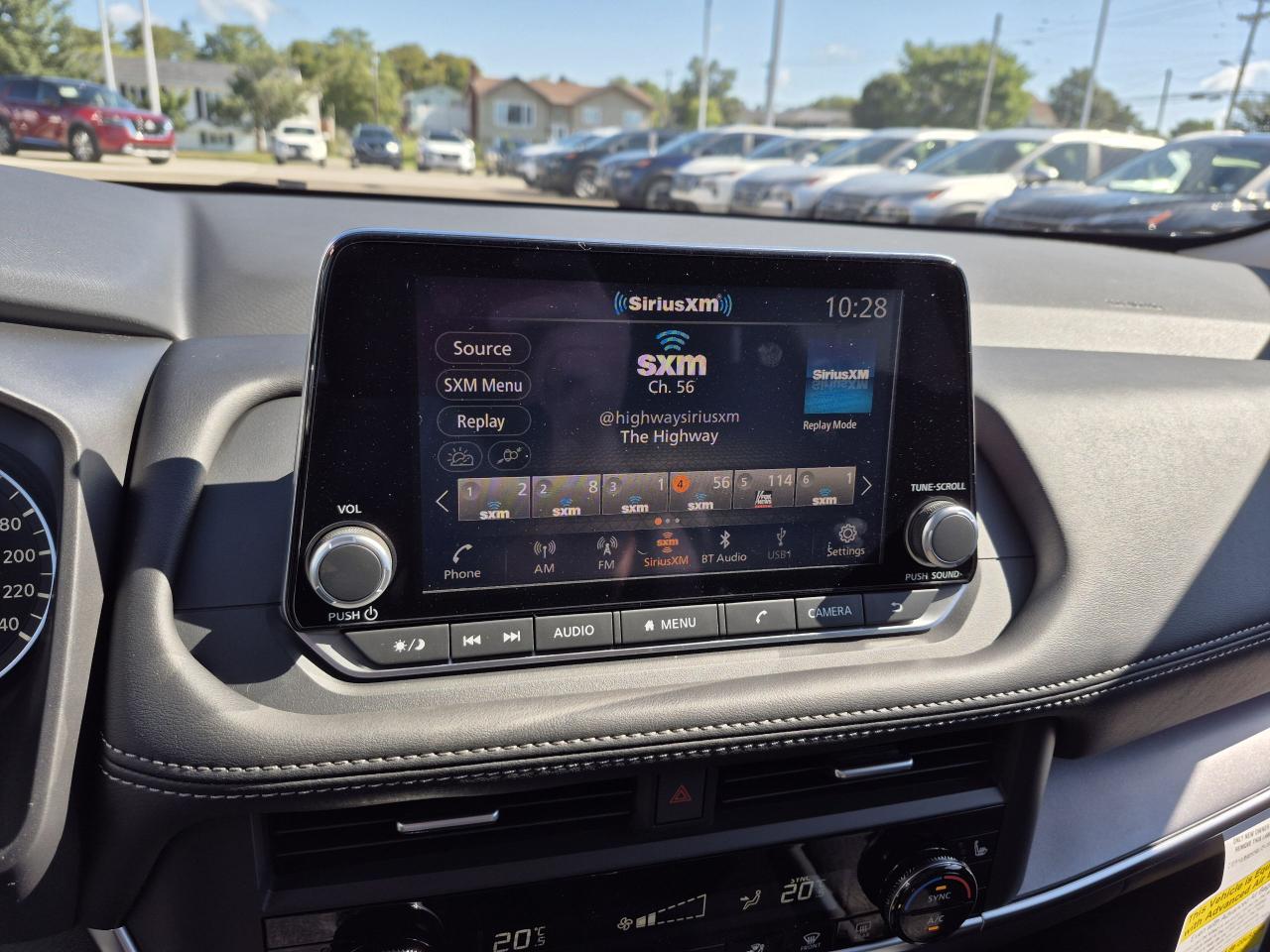 2025 Nissan Rogue SV MOONROOF Photo9
