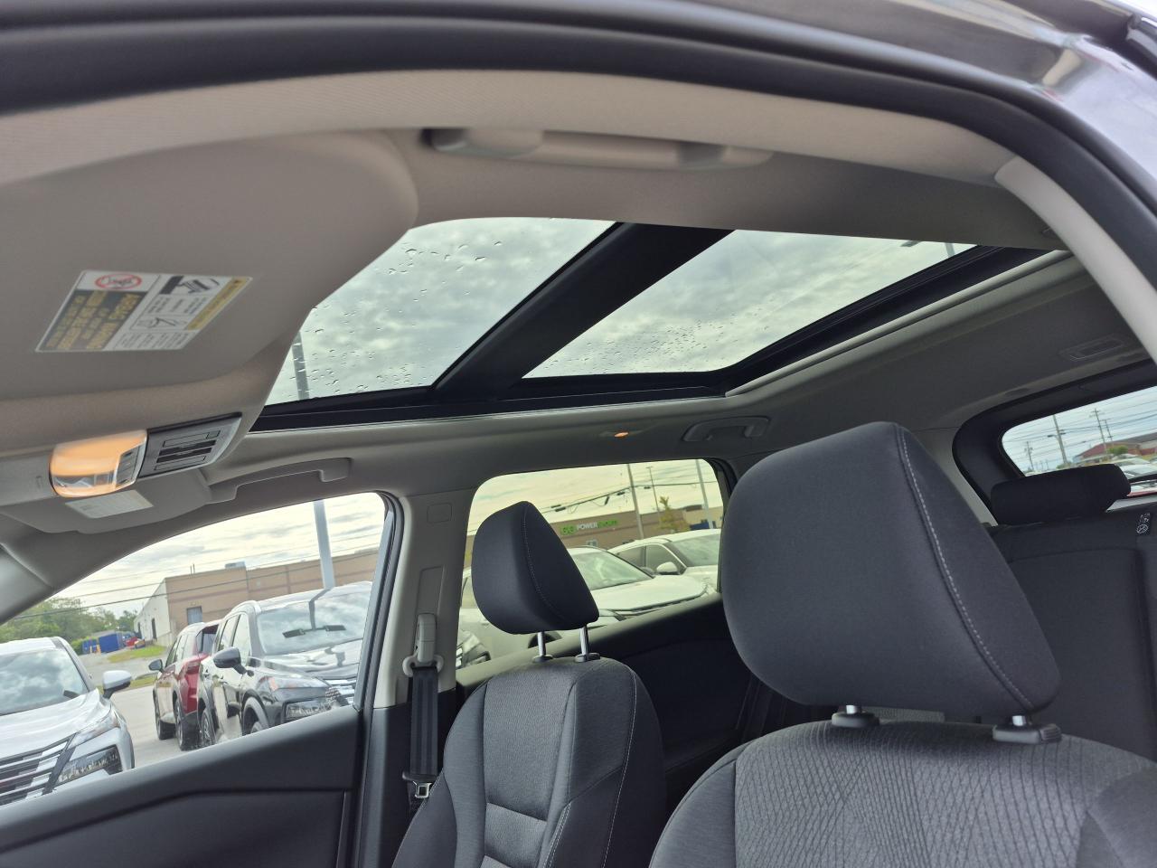 2025 Nissan Rogue SV MOONROOF Photo7