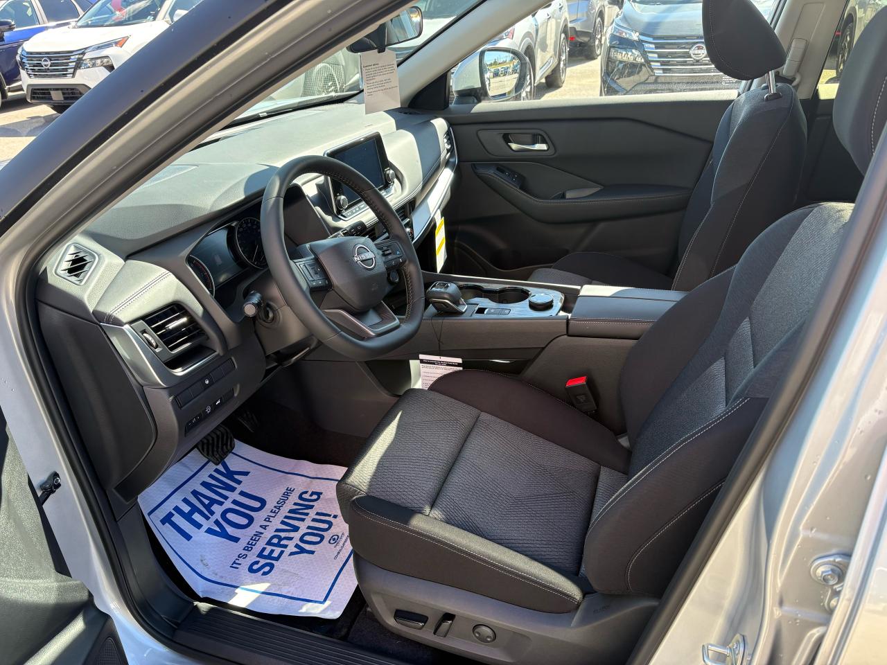 2025 Nissan Rogue SV MOONROOF Photo25