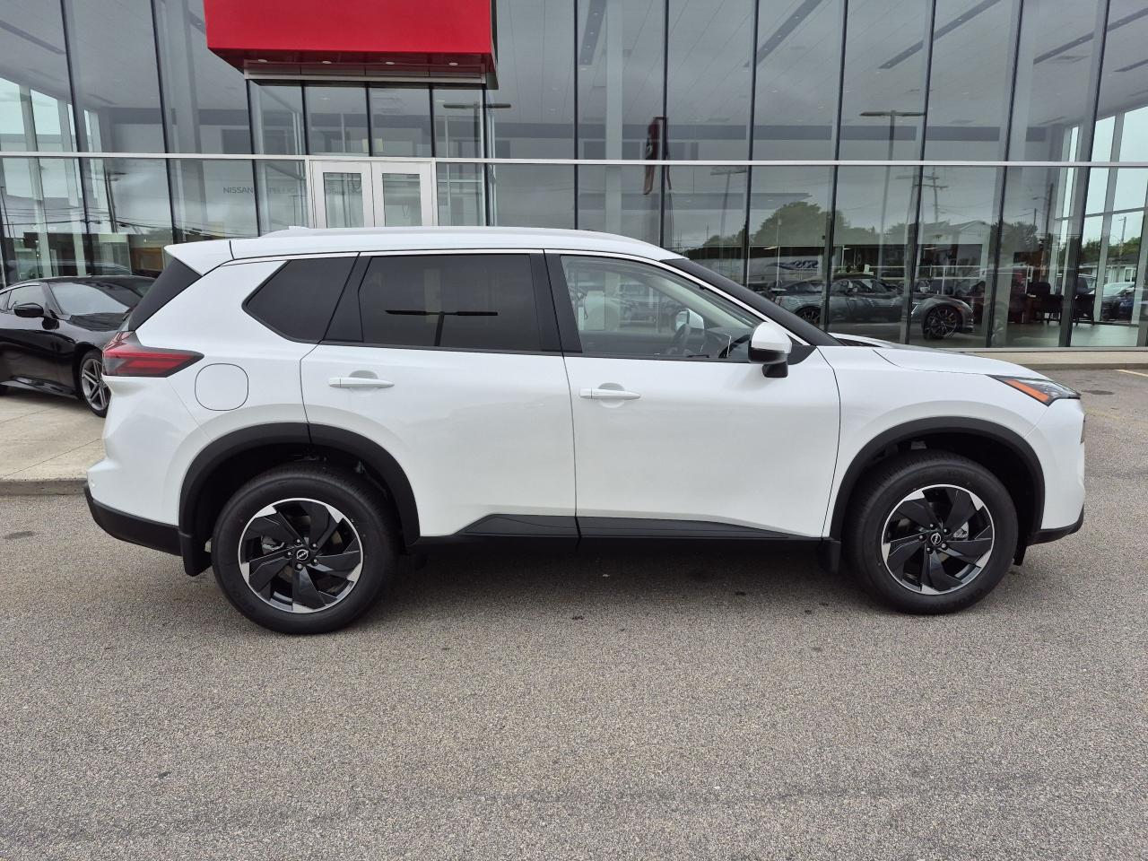 2025 Nissan Rogue SV MOONROOF Photo21