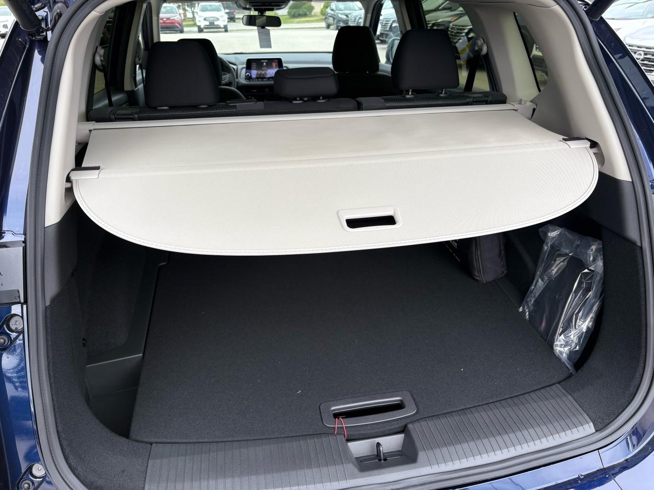 2025 Nissan Rogue SV MOONROOF Photo6