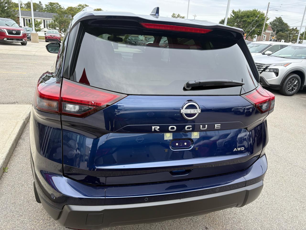 2025 Nissan Rogue SV MOONROOF Photo4