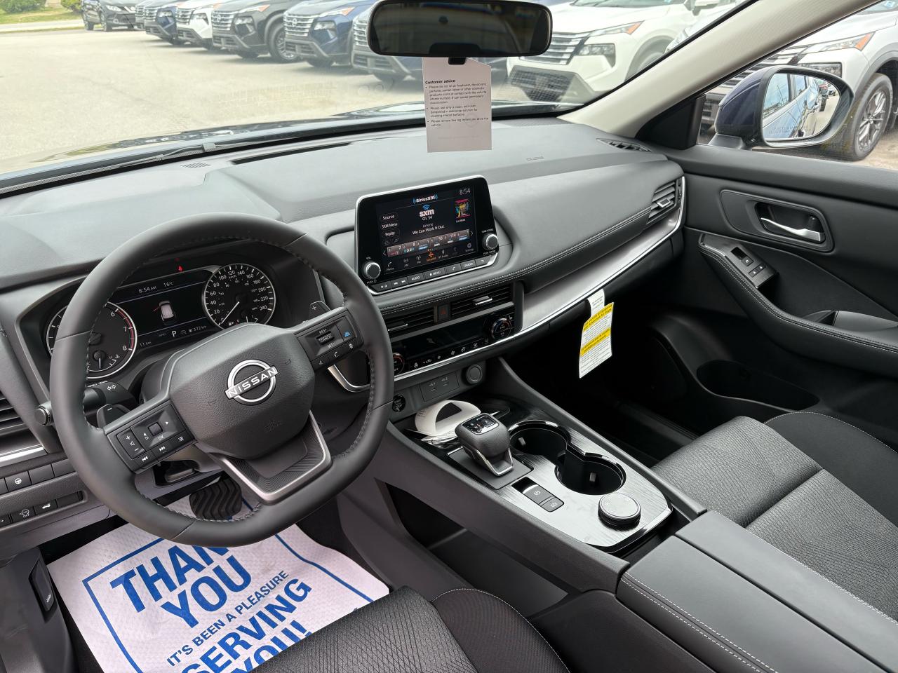 2025 Nissan Rogue SV MOONROOF Photo12