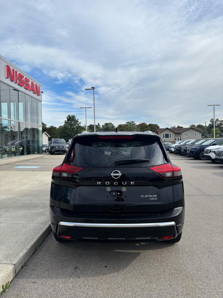 2025 Nissan Rogue Platinum Photo3
