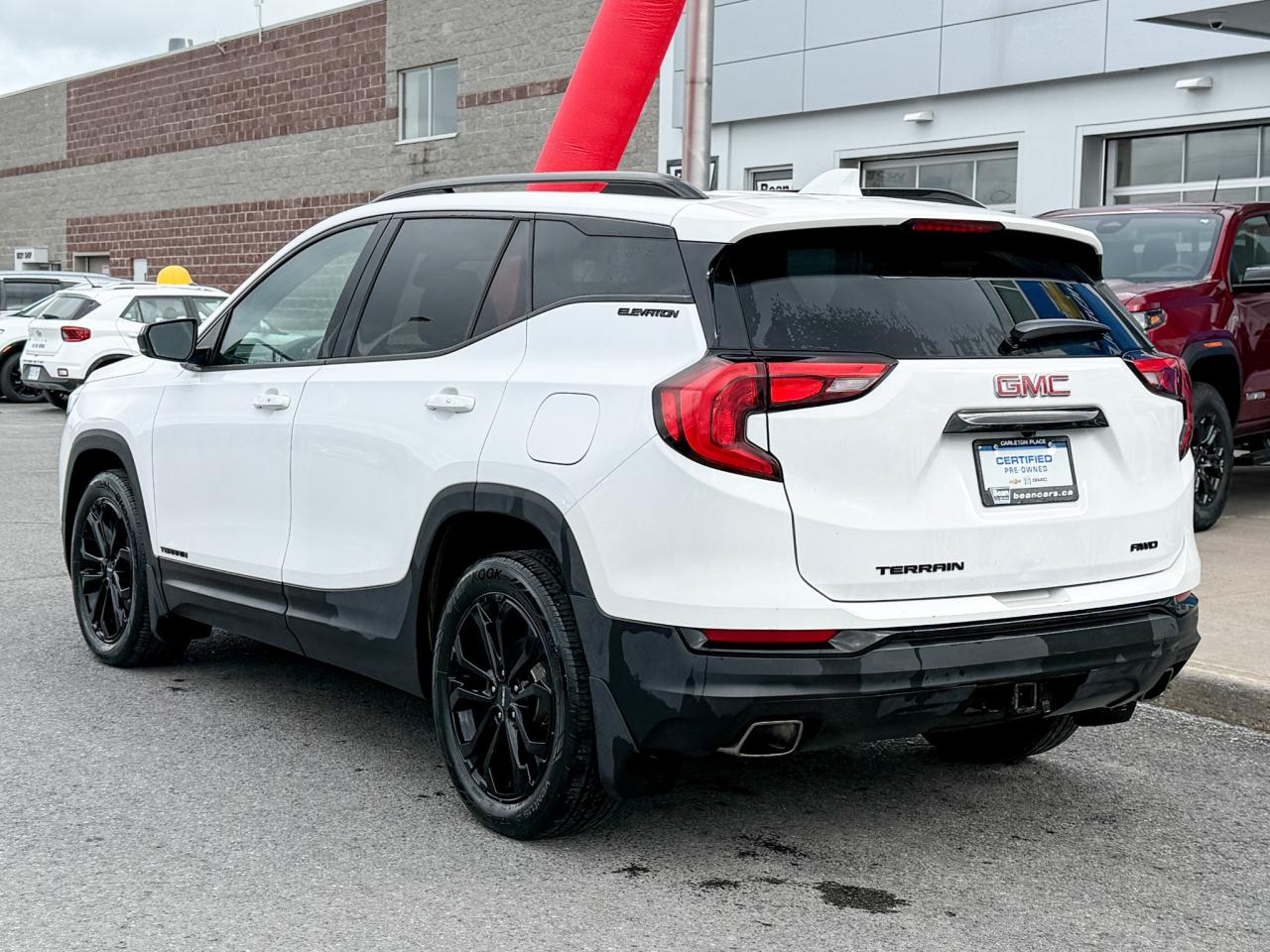 2020 GMC Terrain SLE ONEOWNER, CLEAN CARFAX, 2.0L 4CYL TURBO, ELEVATION AWD, HEATED SEATS, SKYSCAPESUNROOF, REMOTE VEHICLE START, HD REAR VISION CAMERA, 19" GLOSS BLACK ALLOY WHEELS Photo2