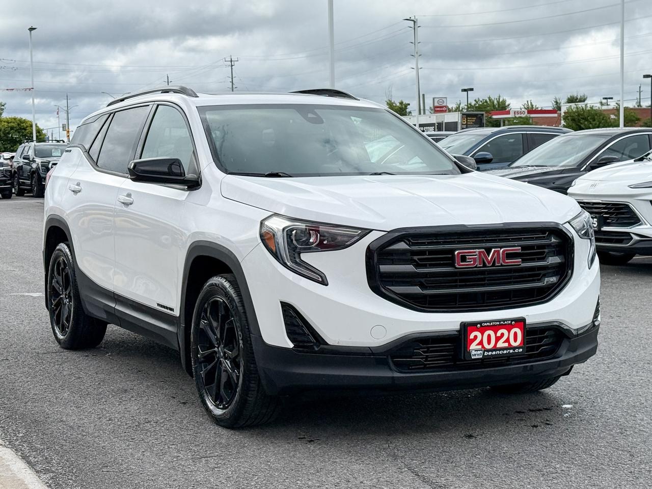 2020 GMC Terrain SLE ONEOWNER, CLEAN CARFAX, 2.0L 4CYL TURBO, ELEVATION AWD, HEATED SEATS, SKYSCAPESUNROOF, REMOTE VEHICLE START, HD REAR VISION CAMERA, 19" GLOSS BLACK ALLOY WHEELS Photo