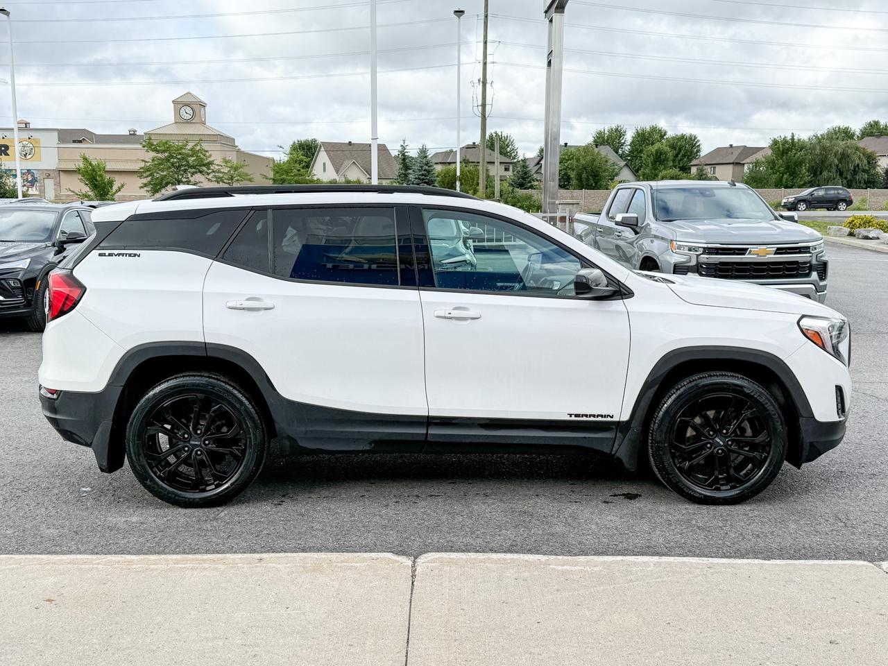 2020 GMC Terrain SLE ONEOWNER, CLEAN CARFAX, 2.0L 4CYL TURBO, ELEVATION AWD, HEATED SEATS, SKYSCAPESUNROOF, REMOTE VEHICLE START, HD REAR VISION CAMERA, 19" GLOSS BLACK ALLOY WHEELS Photo