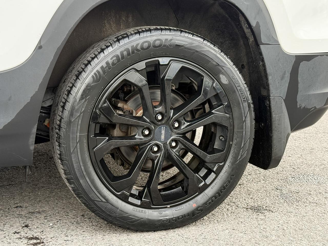 2020 GMC Terrain SLE ONEOWNER, CLEAN CARFAX, 2.0L 4CYL TURBO, ELEVATION AWD, HEATED SEATS, SKYSCAPESUNROOF, REMOTE VEHICLE START, HD REAR VISION CAMERA, 19" GLOSS BLACK ALLOY WHEELS Photo