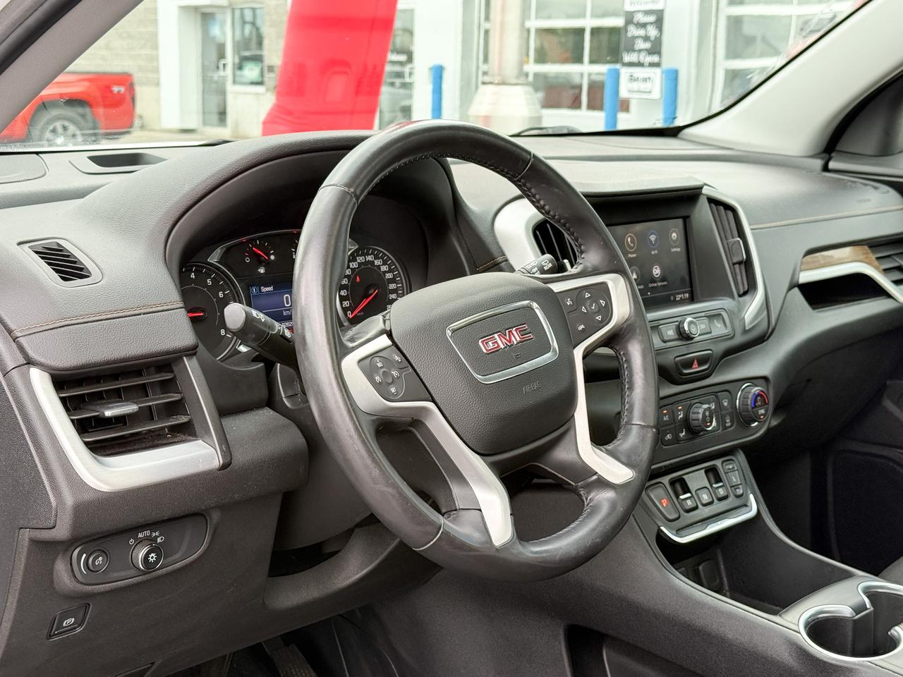 2020 GMC Terrain SLE ONEOWNER, CLEAN CARFAX, 2.0L 4CYL TURBO, ELEVATION AWD, HEATED SEATS, SKYSCAPESUNROOF, REMOTE VEHICLE START, HD REAR VISION CAMERA, 19" GLOSS BLACK ALLOY WHEELS Photo