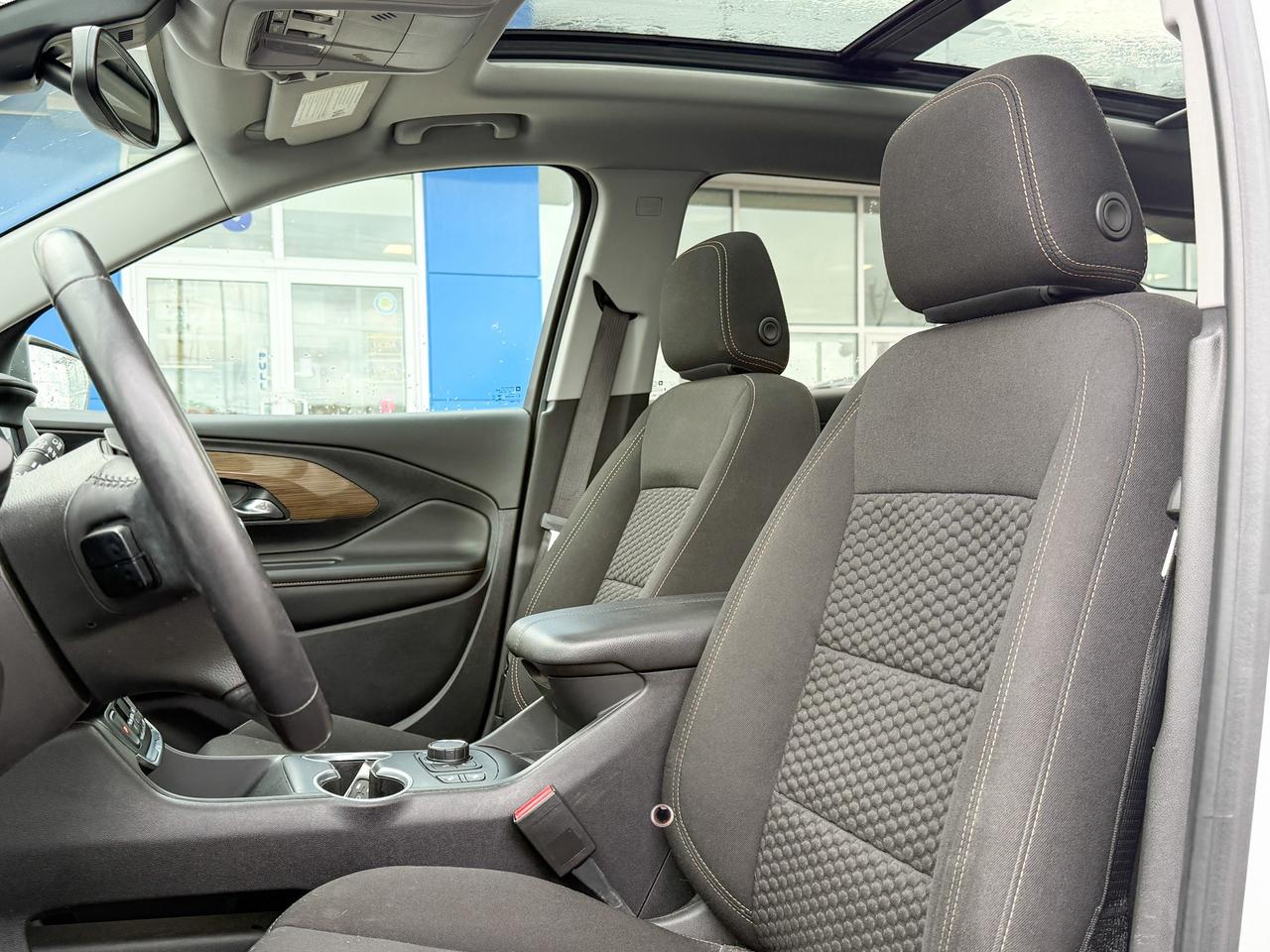 2020 GMC Terrain SLE ONEOWNER, CLEAN CARFAX, 2.0L 4CYL TURBO, ELEVATION AWD, HEATED SEATS, SKYSCAPESUNROOF, REMOTE VEHICLE START, HD REAR VISION CAMERA, 19" GLOSS BLACK ALLOY WHEELS Photo
