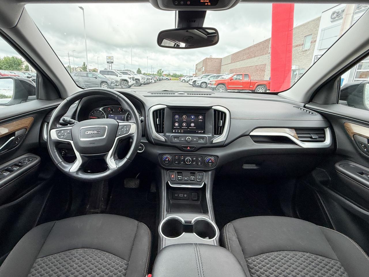 2020 GMC Terrain SLE ONEOWNER, CLEAN CARFAX, 2.0L 4CYL TURBO, ELEVATION AWD, HEATED SEATS, SKYSCAPESUNROOF, REMOTE VEHICLE START, HD REAR VISION CAMERA, 19" GLOSS BLACK ALLOY WHEELS Photo