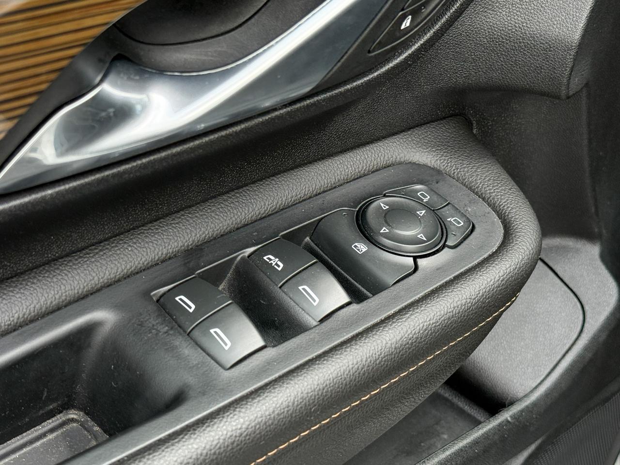 2020 GMC Terrain SLE ONEOWNER, CLEAN CARFAX, 2.0L 4CYL TURBO, ELEVATION AWD, HEATED SEATS, SKYSCAPESUNROOF, REMOTE VEHICLE START, HD REAR VISION CAMERA, 19" GLOSS BLACK ALLOY WHEELS Photo