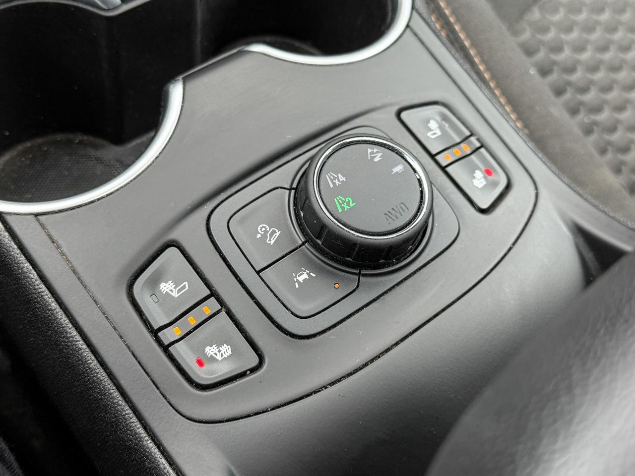 2020 GMC Terrain SLE ONEOWNER, CLEAN CARFAX, 2.0L 4CYL TURBO, ELEVATION AWD, HEATED SEATS, SKYSCAPESUNROOF, REMOTE VEHICLE START, HD REAR VISION CAMERA, 19" GLOSS BLACK ALLOY WHEELS Photo