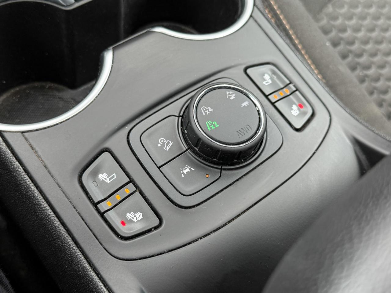 2020 GMC Terrain SLE ONEOWNER, CLEAN CARFAX, 2.0L 4CYL TURBO, ELEVATION AWD, HEATED SEATS, SKYSCAPESUNROOF, REMOTE VEHICLE START, HD REAR VISION CAMERA, 19" GLOSS BLACK ALLOY WHEELS Photo