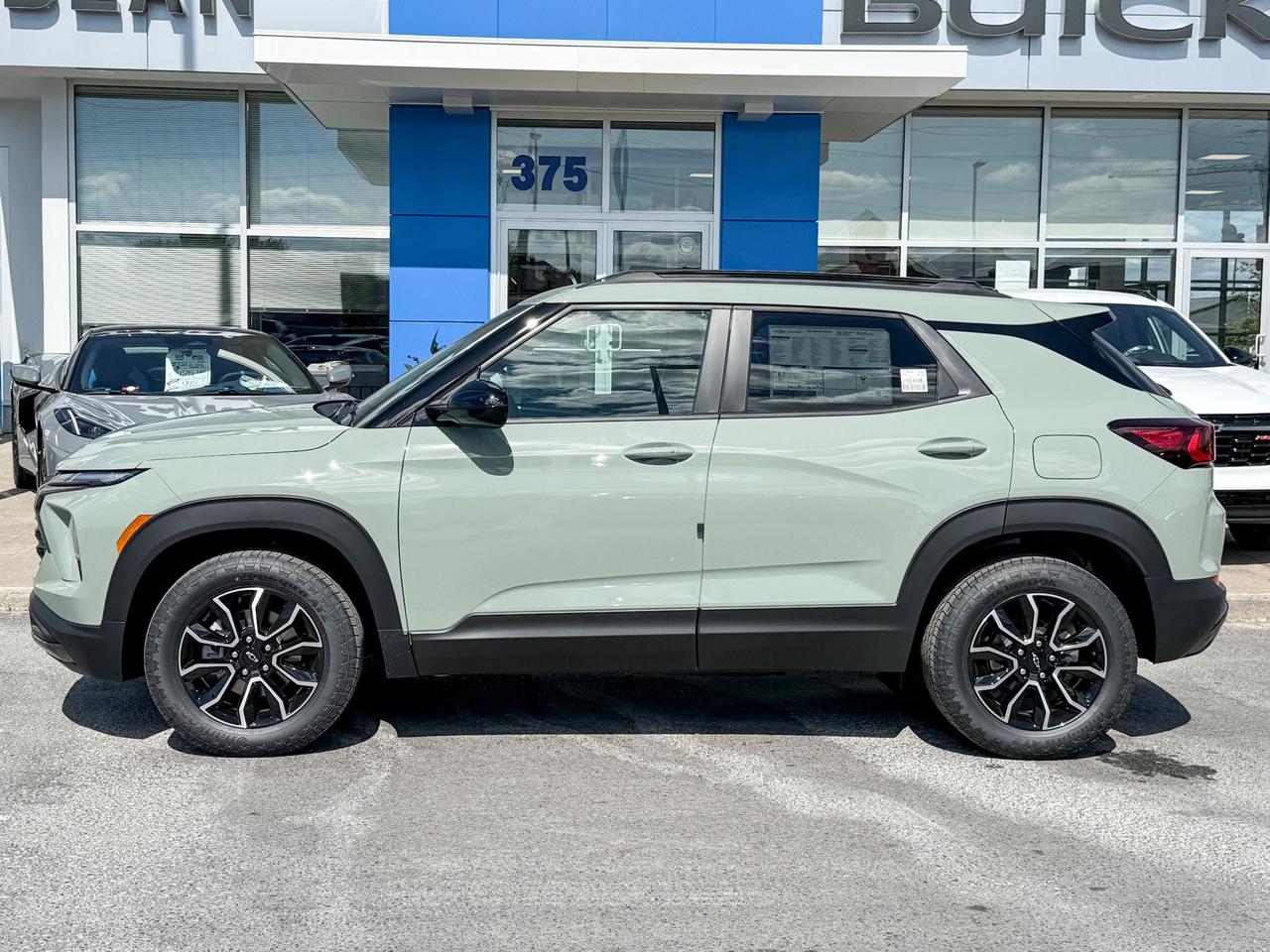 2026 Chevrolet TrailBlazer ACTIV 1.3L 3 CYL WITH REMOTE ENTRY, HEATED SEATS, HEATED STEERING WHEEL, SUNROOF, POWER LIFTGATE, HD REAR VISION CAMERA Photo