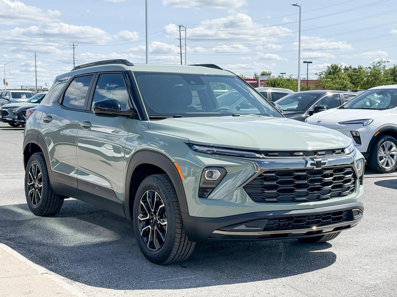 2026 Chevrolet TrailBlazer ACTIV 1.3L 3 CYL WITH REMOTE ENTRY, HEATED SEATS, HEATED STEERING WHEEL, SUNROOF, POWER LIFTGATE, HD REAR VISION CAMERA Photo