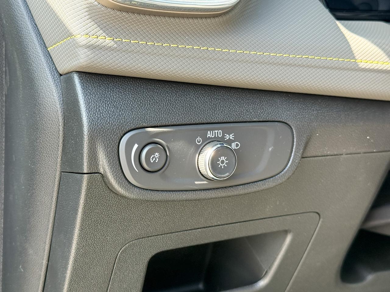 2026 Chevrolet TrailBlazer ACTIV 1.3L 3 CYL WITH REMOTE ENTRY, HEATED SEATS, HEATED STEERING WHEEL, SUNROOF, POWER LIFTGATE, HD REAR VISION CAMERA Photo
