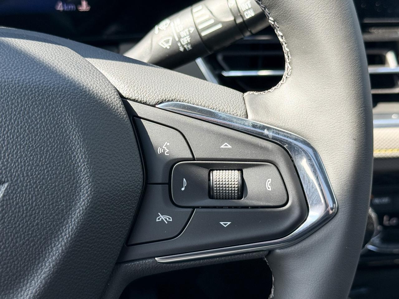 2026 Chevrolet TrailBlazer ACTIV 1.3L 3 CYL WITH REMOTE ENTRY, HEATED SEATS, HEATED STEERING WHEEL, SUNROOF, POWER LIFTGATE, HD REAR VISION CAMERA Photo