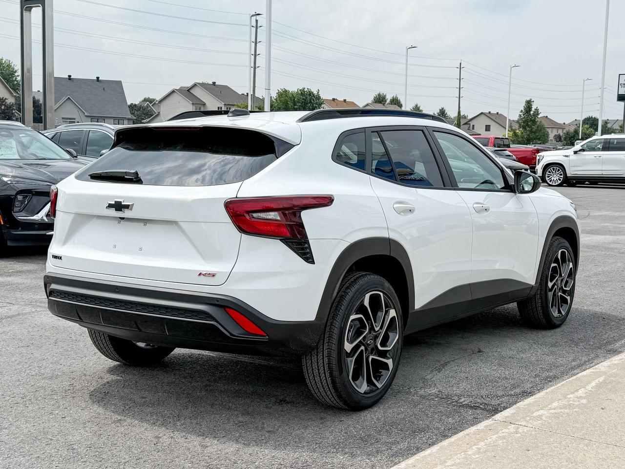2025 Chevrolet Trax 2RS 1.2L 3 CYL WITH REMOTE START/ENTRY, HEATED SEATS, HEATED STEERING WHEEL, APPLE CARPLAY AND ANDROID AUTO Photo