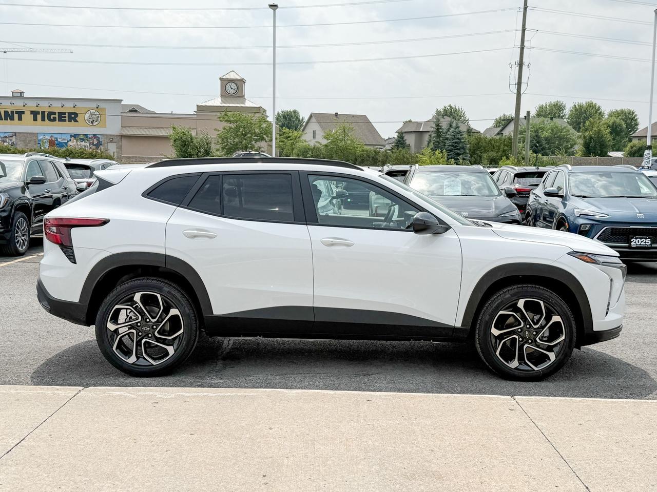 2025 Chevrolet Trax 2RS 1.2L 3 CYL WITH REMOTE START/ENTRY, HEATED SEATS, HEATED STEERING WHEEL, APPLE CARPLAY AND ANDROID AUTO Photo