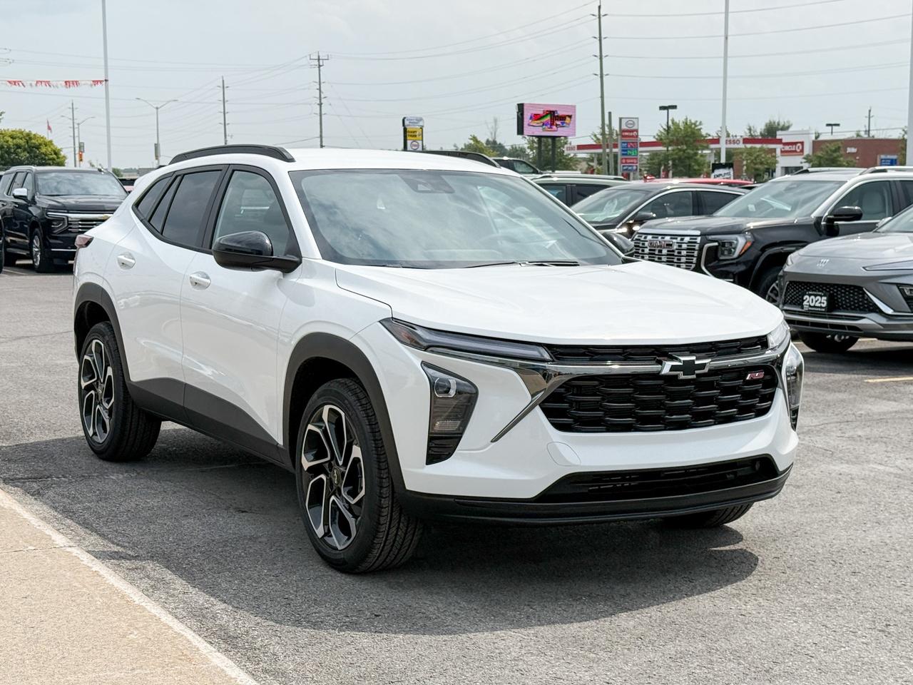 2025 Chevrolet Trax 2RS 1.2L 3 CYL WITH REMOTE START/ENTRY, HEATED SEATS, HEATED STEERING WHEEL, APPLE CARPLAY AND ANDROID AUTO Photo