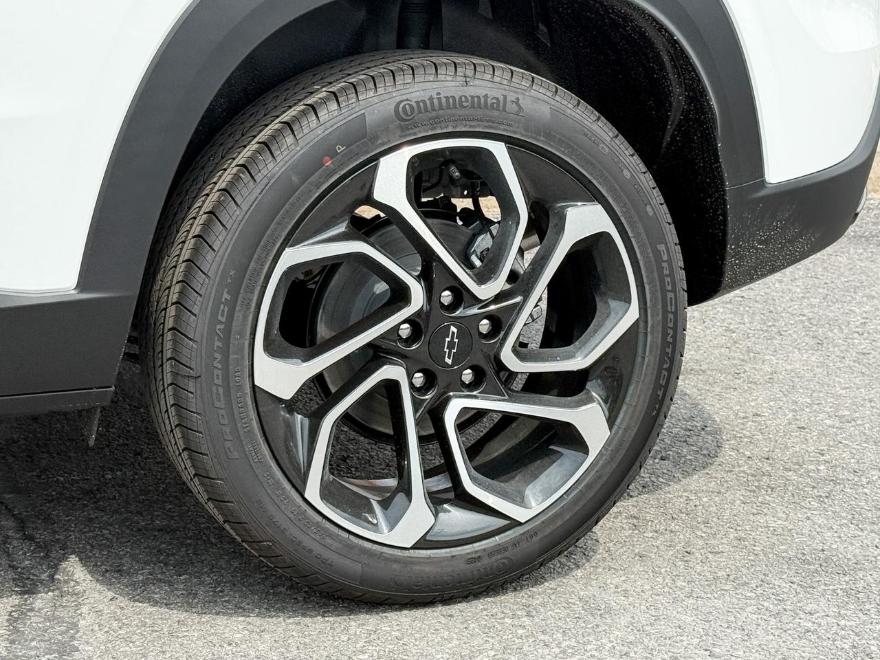 2025 Chevrolet Trax 2RS 1.2L 3 CYL WITH REMOTE START/ENTRY, HEATED SEATS, HEATED STEERING WHEEL, APPLE CARPLAY AND ANDROID AUTO Photo