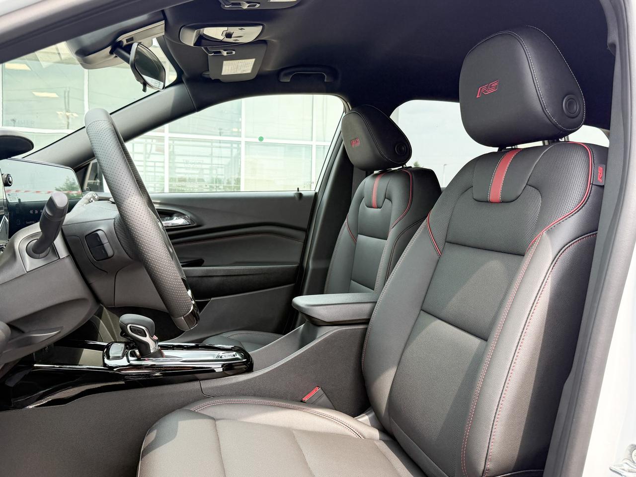 2025 Chevrolet Trax 2RS 1.2L 3 CYL WITH REMOTE START/ENTRY, HEATED SEATS, HEATED STEERING WHEEL, APPLE CARPLAY AND ANDROID AUTO Photo