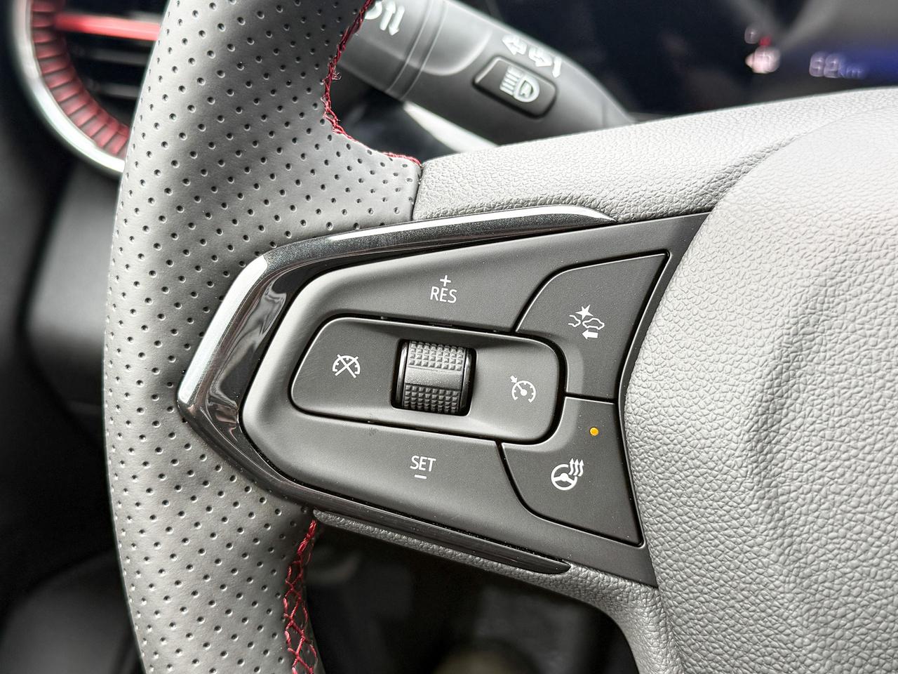 2025 Chevrolet Trax 2RS 1.2L 3 CYL WITH REMOTE START/ENTRY, HEATED SEATS, HEATED STEERING WHEEL, APPLE CARPLAY AND ANDROID AUTO Photo