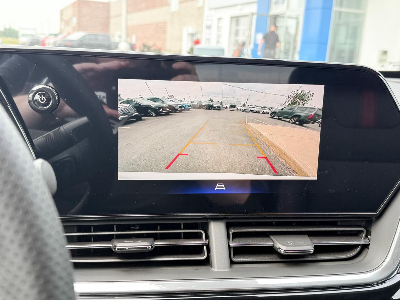 2025 Chevrolet Trax 2RS 1.2L 3 CYL WITH REMOTE START/ENTRY, HEATED SEATS, HEATED STEERING WHEEL, APPLE CARPLAY AND ANDROID AUTO Photo