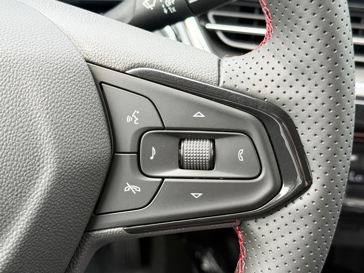 2025 Chevrolet Trax 2RS 1.2L 3 CYL WITH REMOTE START/ENTRY, HEATED SEATS, HEATED STEERING WHEEL, APPLE CARPLAY AND ANDROID AUTO Photo