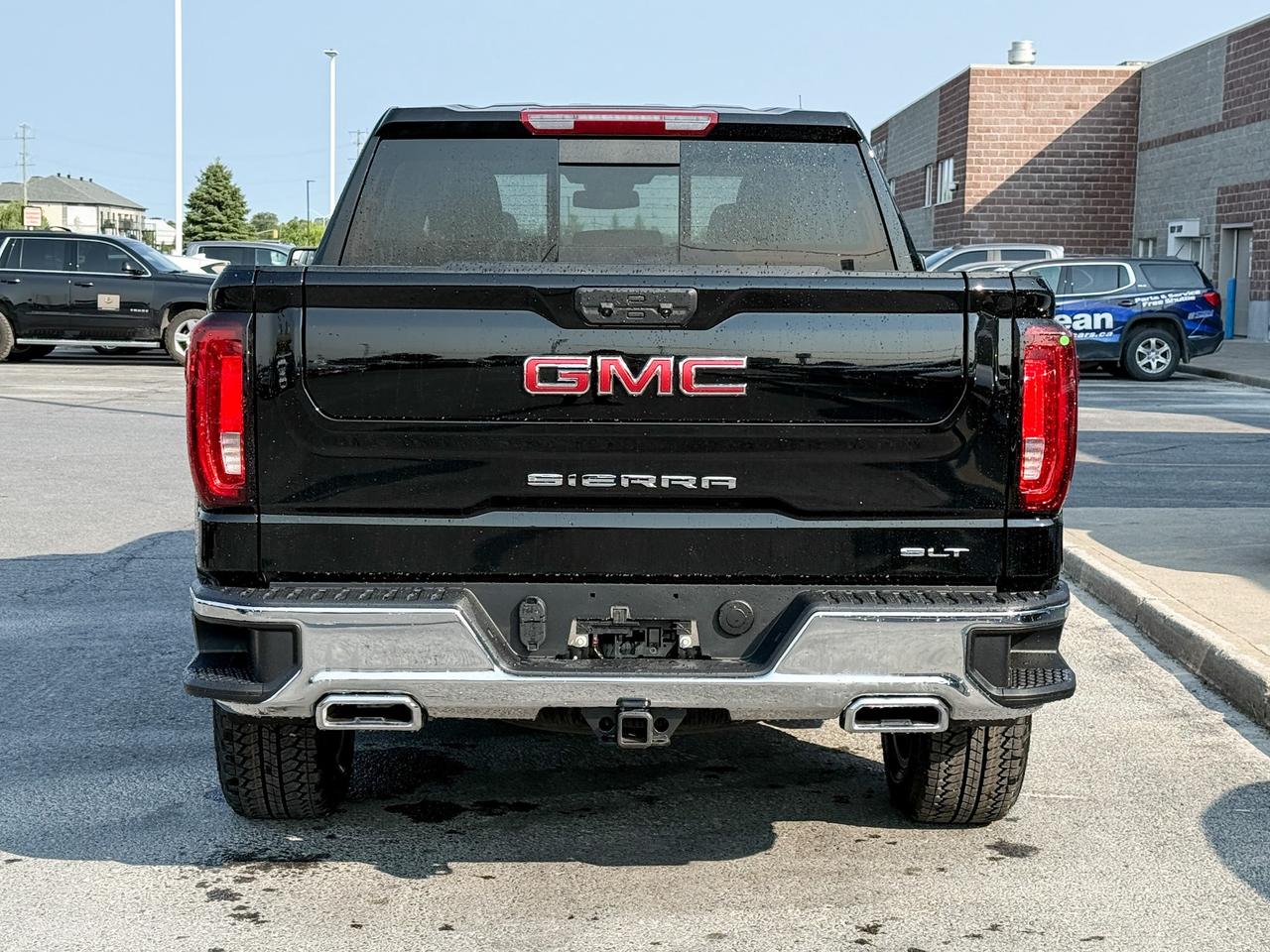 2025 GMC Sierra 1500 SLT 5.3L V8 WITH REMOTE START/ENTRY, HEATED SEATS, HEATED STEERING WHEEL, VENTILATED SEATS, ADAPTIVE CRUISE CONTROL, BOSE SPEAKER SYSTEM Photo