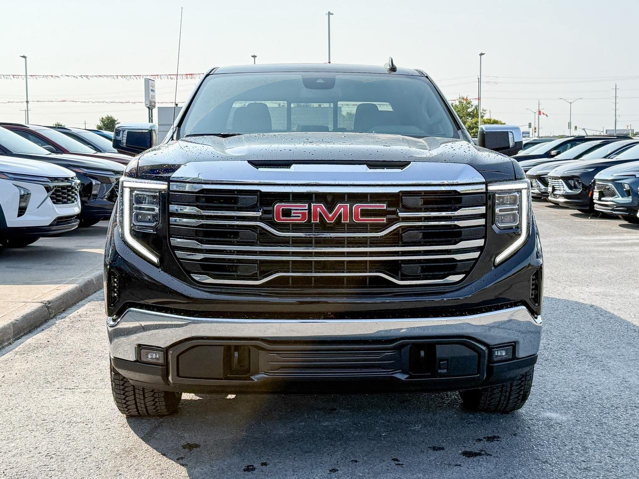 2025 GMC Sierra 1500 SLT 5.3L V8 WITH REMOTE START/ENTRY, HEATED SEATS, HEATED STEERING WHEEL, VENTILATED SEATS, ADAPTIVE CRUISE CONTROL, BOSE SPEAKER SYSTEM Photo