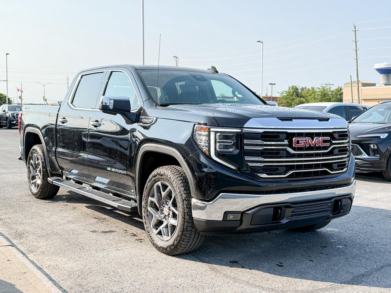 2025 GMC Sierra 1500 SLT 5.3L V8 WITH REMOTE START/ENTRY, HEATED SEATS, HEATED STEERING WHEEL, VENTILATED SEATS, ADAPTIVE CRUISE CONTROL, BOSE SPEAKER SYSTEM Photo