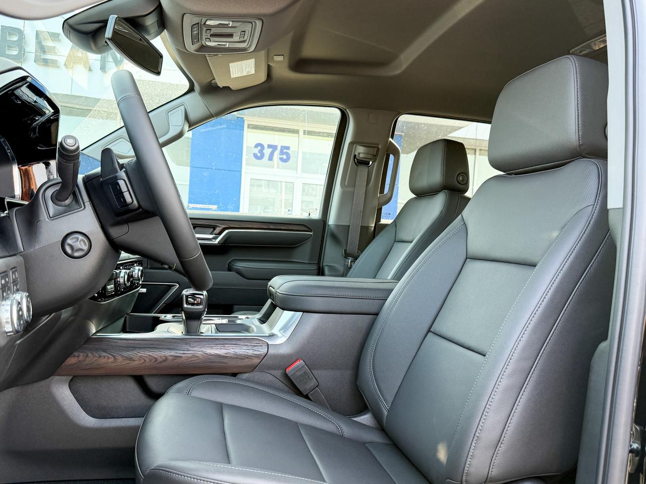 2025 GMC Sierra 1500 SLT 5.3L V8 WITH REMOTE START/ENTRY, HEATED SEATS, HEATED STEERING WHEEL, VENTILATED SEATS, ADAPTIVE CRUISE CONTROL, BOSE SPEAKER SYSTEM Photo