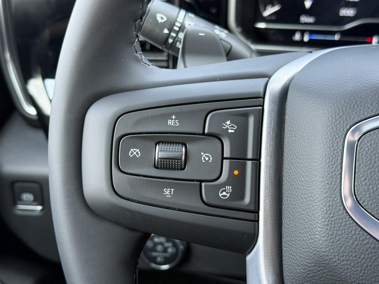 2025 GMC Sierra 1500 SLT 5.3L V8 WITH REMOTE START/ENTRY, HEATED SEATS, HEATED STEERING WHEEL, VENTILATED SEATS, ADAPTIVE CRUISE CONTROL, BOSE SPEAKER SYSTEM Photo