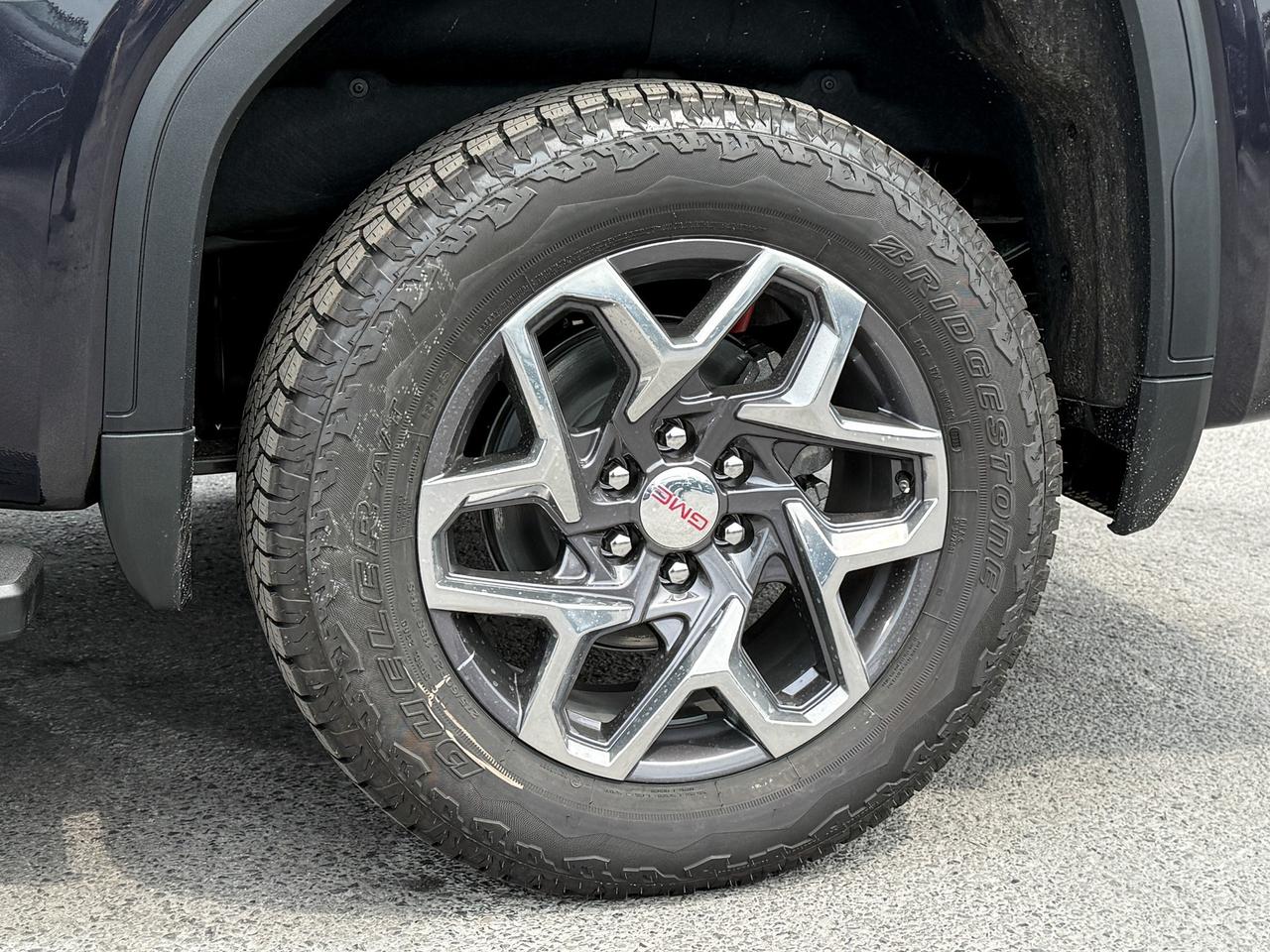 2025 GMC Sierra 1500 SLT 5.3L V8 WITH REMOTE START/ENTRY, HEATED SEATS, HEATED STEERING WHEEL, VENTILATED SEATS, ADAPTIVE CRUISE CONTROL, BOSE SPEAKER SYSTEM Photo