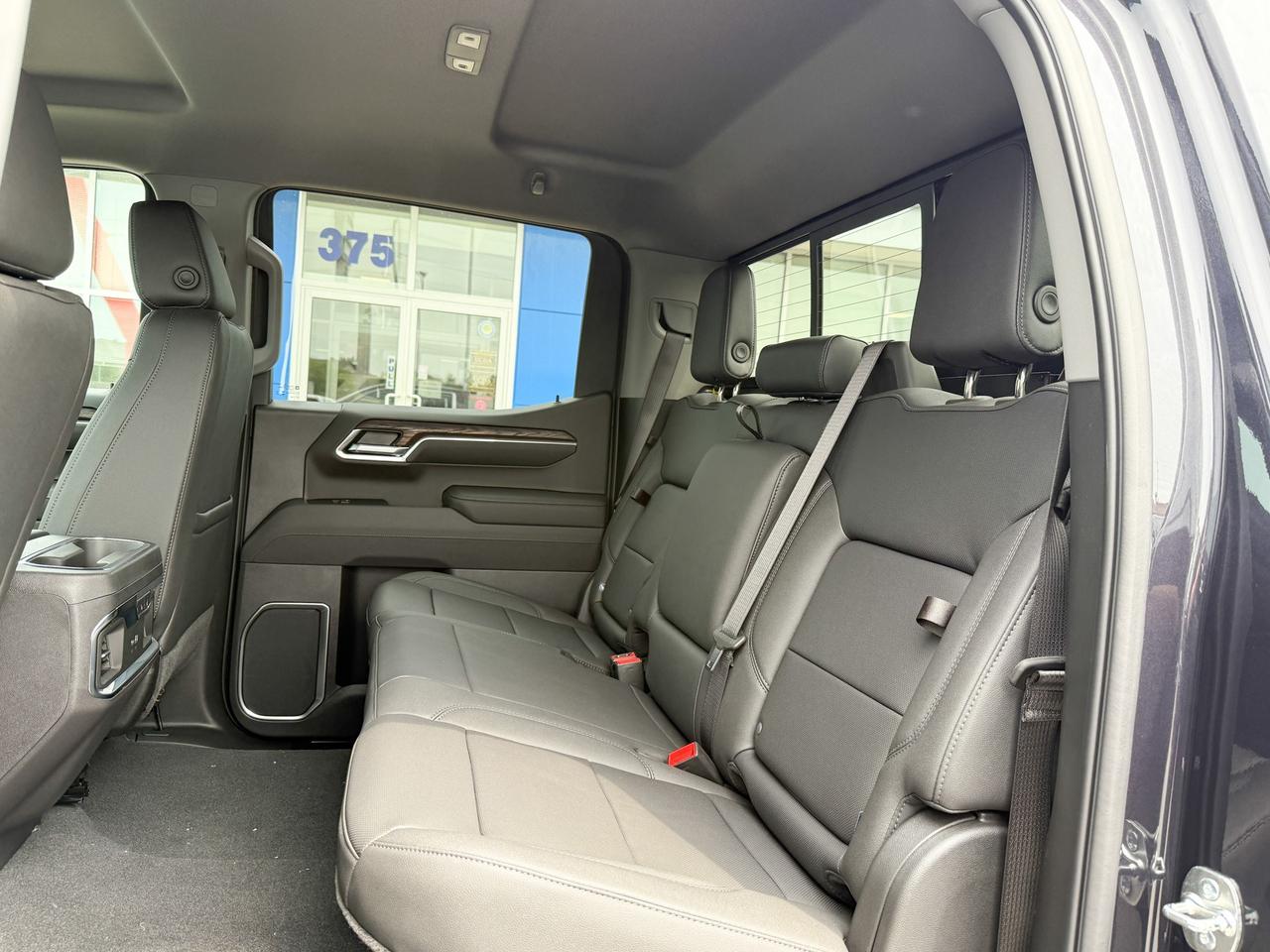 2025 GMC Sierra 1500 SLT 5.3L V8 WITH REMOTE START/ENTRY, HEATED SEATS, HEATED STEERING WHEEL, VENTILATED SEATS, ADAPTIVE CRUISE CONTROL, BOSE SPEAKER SYSTEM Photo