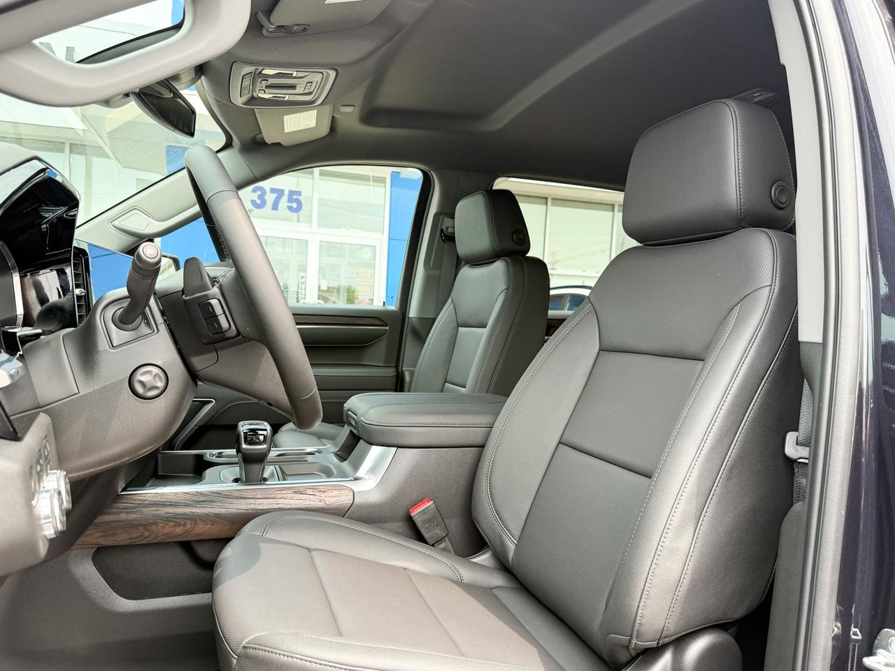 2025 GMC Sierra 1500 SLT 5.3L V8 WITH REMOTE START/ENTRY, HEATED SEATS, HEATED STEERING WHEEL, VENTILATED SEATS, ADAPTIVE CRUISE CONTROL, BOSE SPEAKER SYSTEM Photo