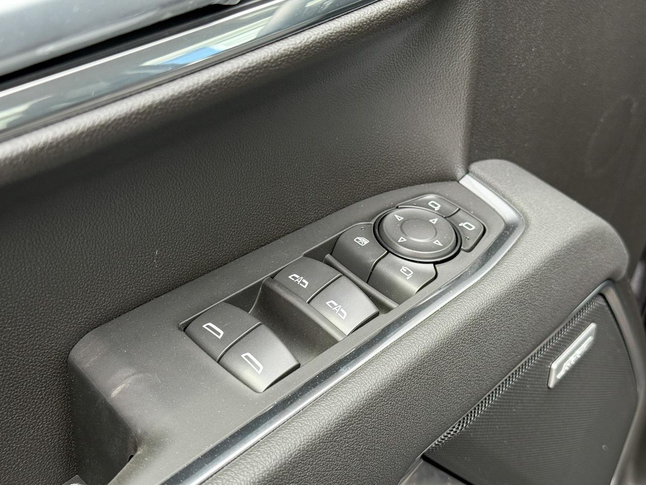 2025 GMC Sierra 1500 SLT 5.3L V8 WITH REMOTE START/ENTRY, HEATED SEATS, HEATED STEERING WHEEL, VENTILATED SEATS, ADAPTIVE CRUISE CONTROL, BOSE SPEAKER SYSTEM Photo