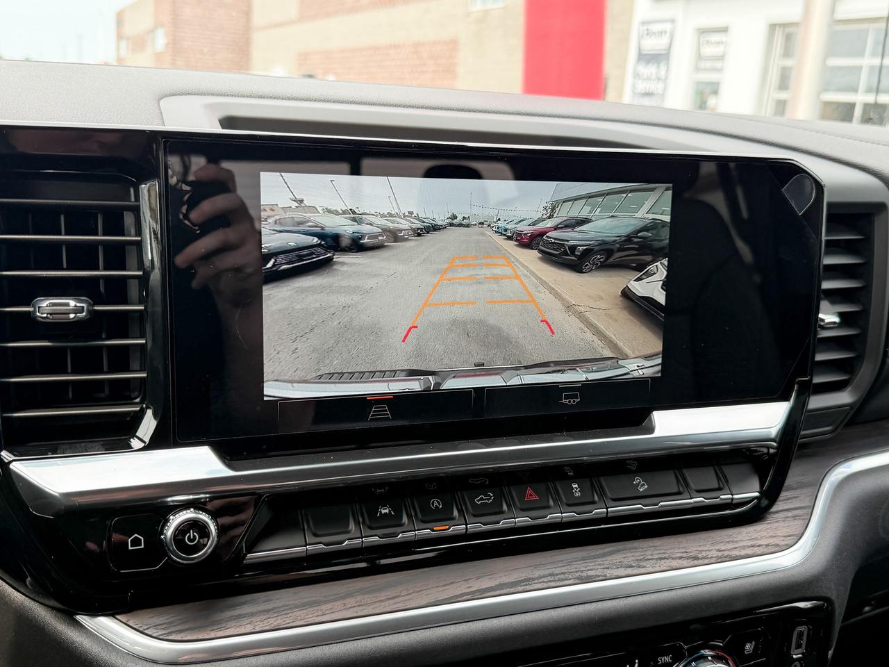 2025 GMC Sierra 1500 SLT 5.3L V8 WITH REMOTE START/ENTRY, HEATED SEATS, HEATED STEERING WHEEL, VENTILATED SEATS, ADAPTIVE CRUISE CONTROL, BOSE SPEAKER SYSTEM Photo