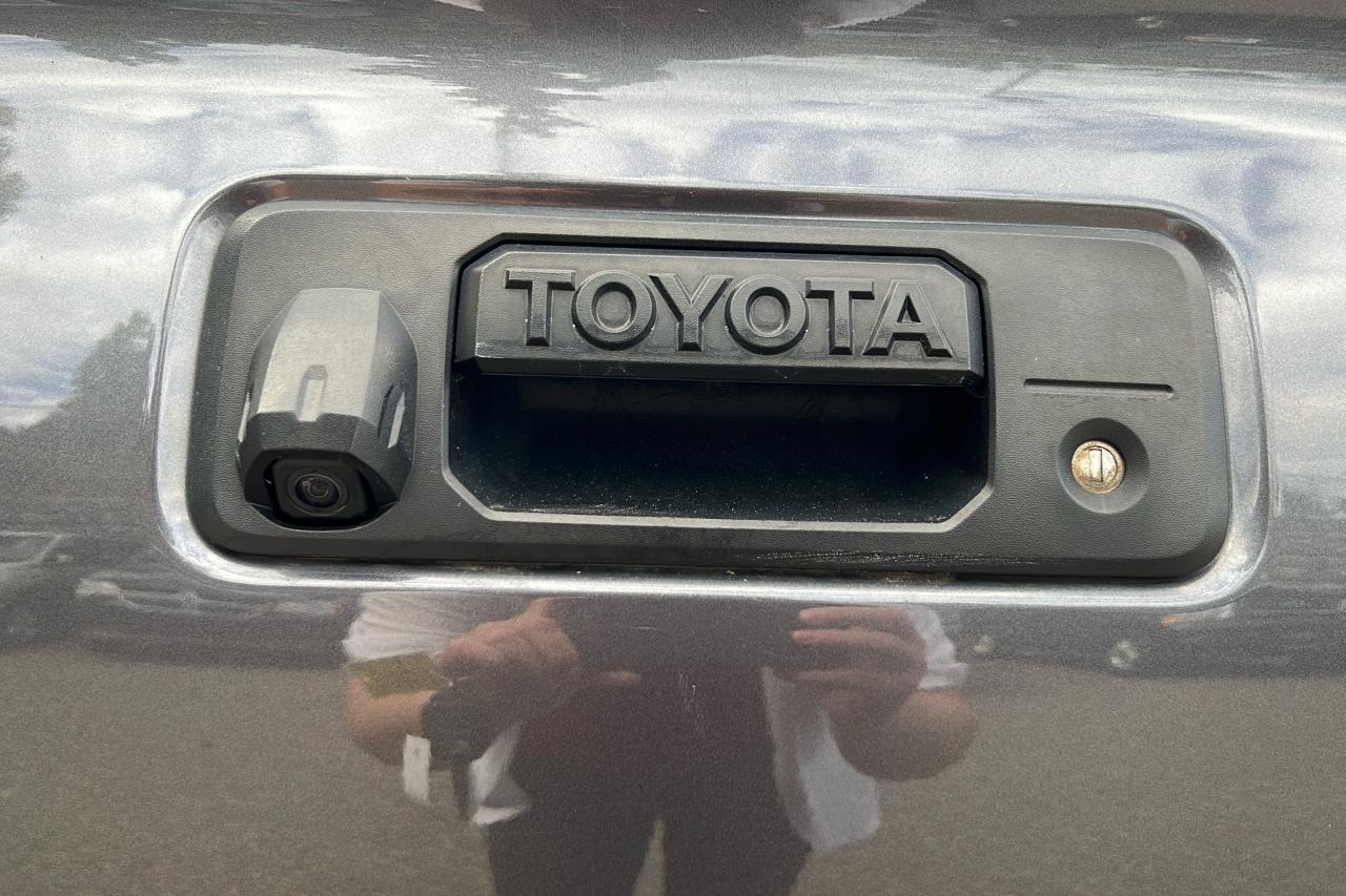 2022 Toyota Tacoma 4X4 Double CAB 6A SR5 Photo